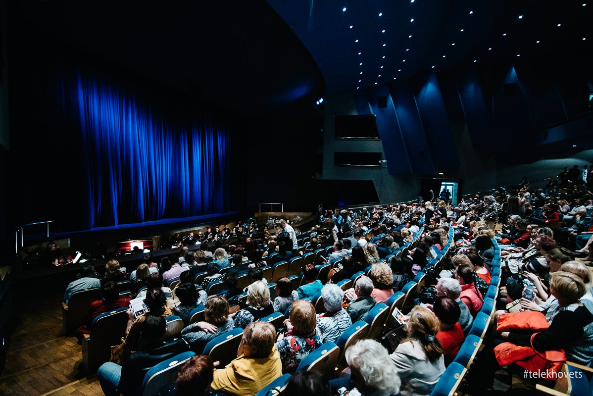 Театр премьера сегодня. Театр премьера фото. Театр премьер.